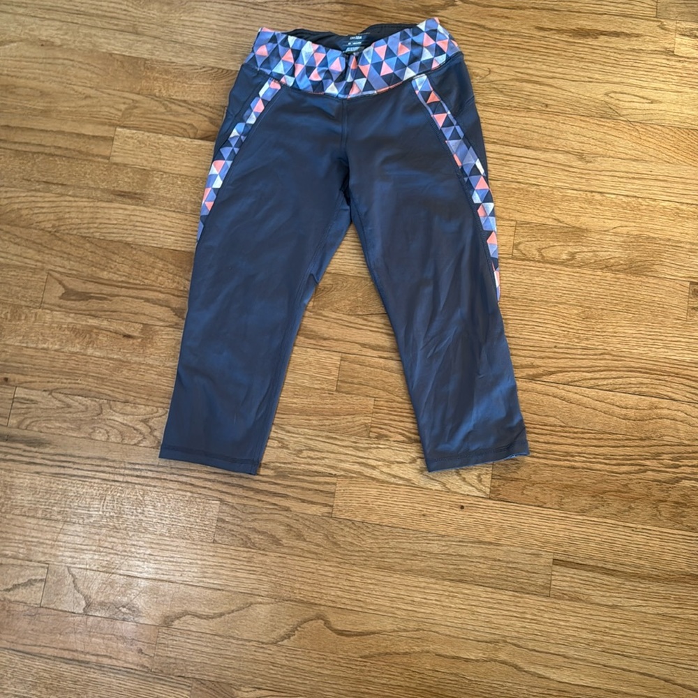 Women’s colorful Tek Gear yoga capris - size XS